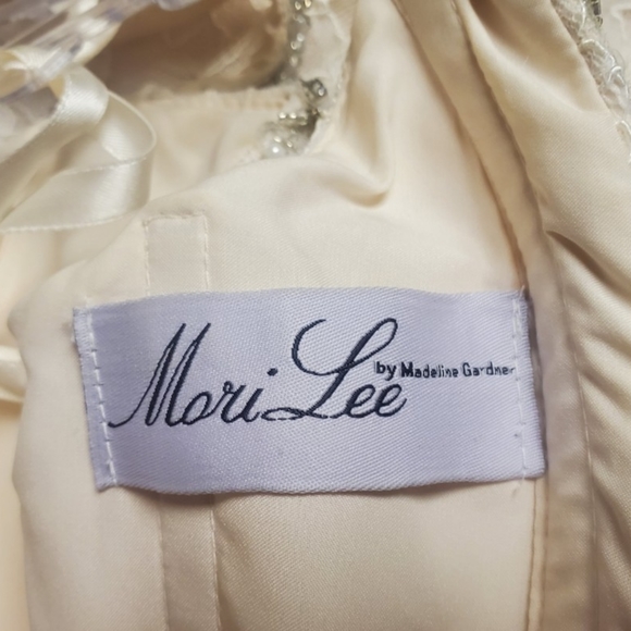 Mermaid Style Wedding Dress - Picture 3 of 9